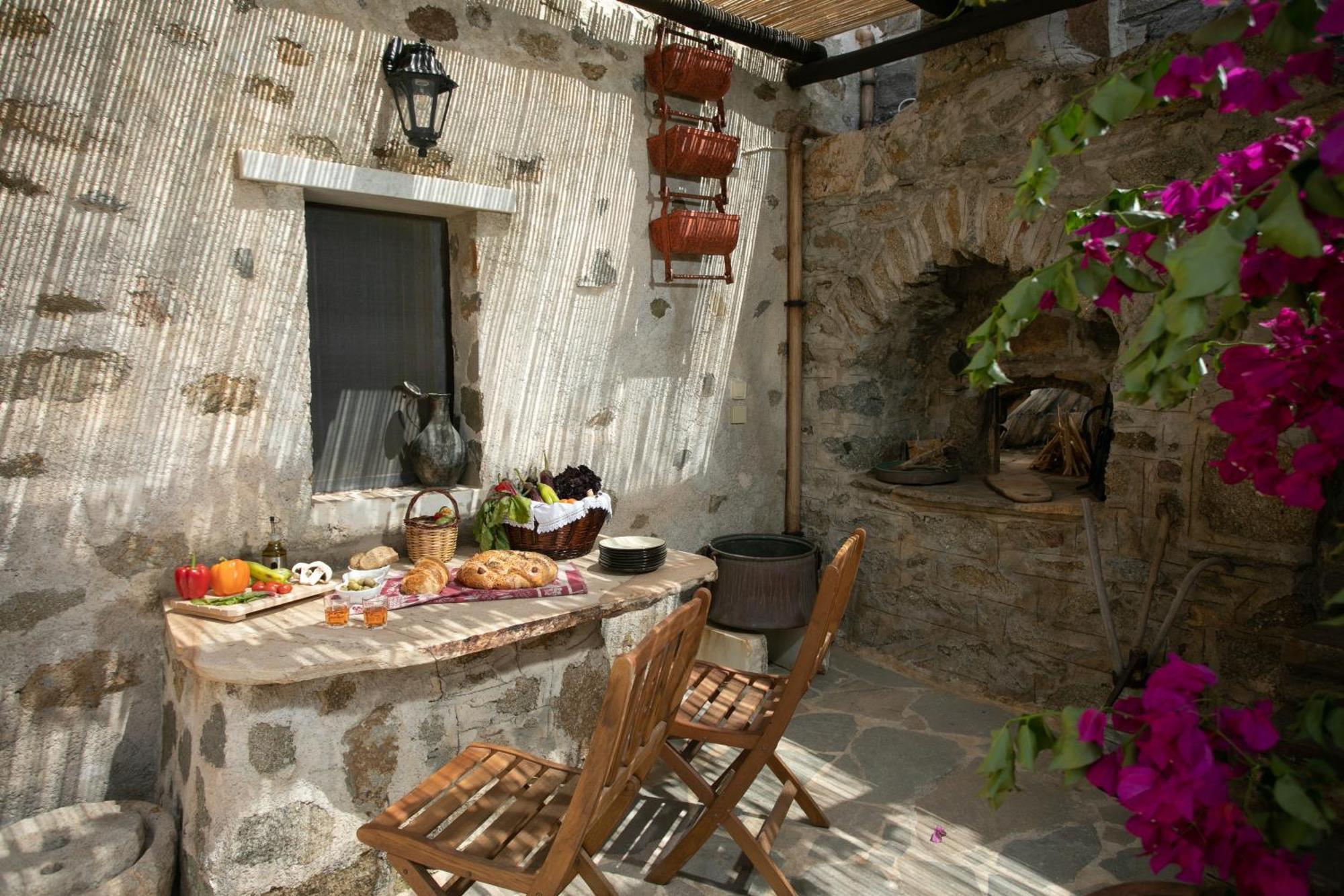 Villa Themed House "Castle Halaros" View 17Th Century Glinado Naxos Esterno foto